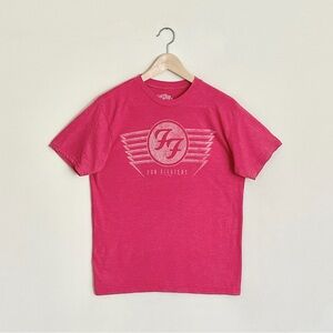Foo Fighters 2010 Distressed Wing Logo Graphic Red Band T Shirt Adult Medium